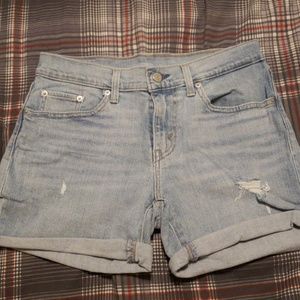 NWT Levi's Mid Rise Shorts